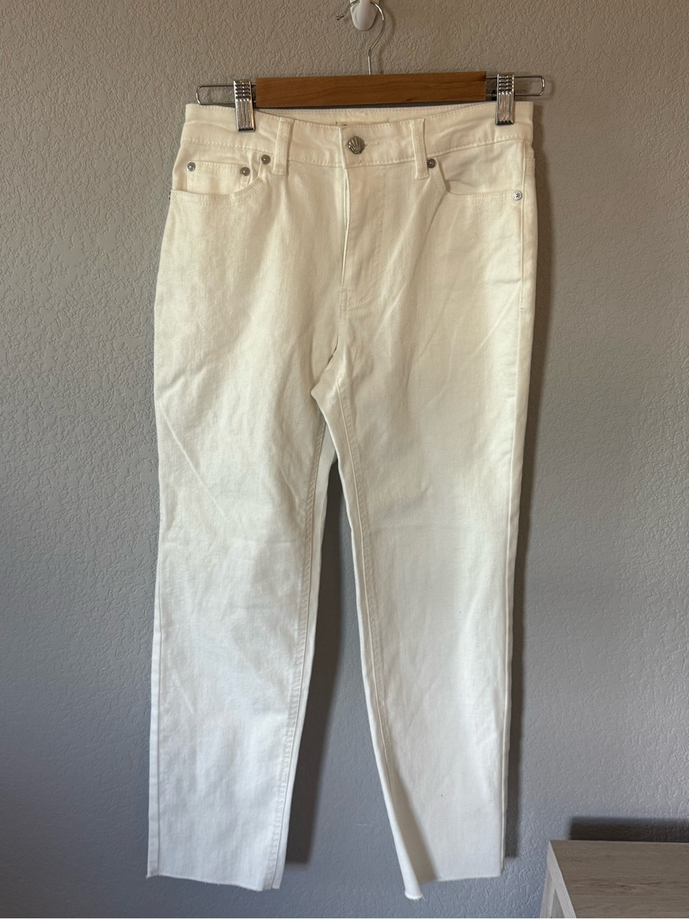 Oat New York White Straight Leg Jeans Size 2/26 Raw Hem